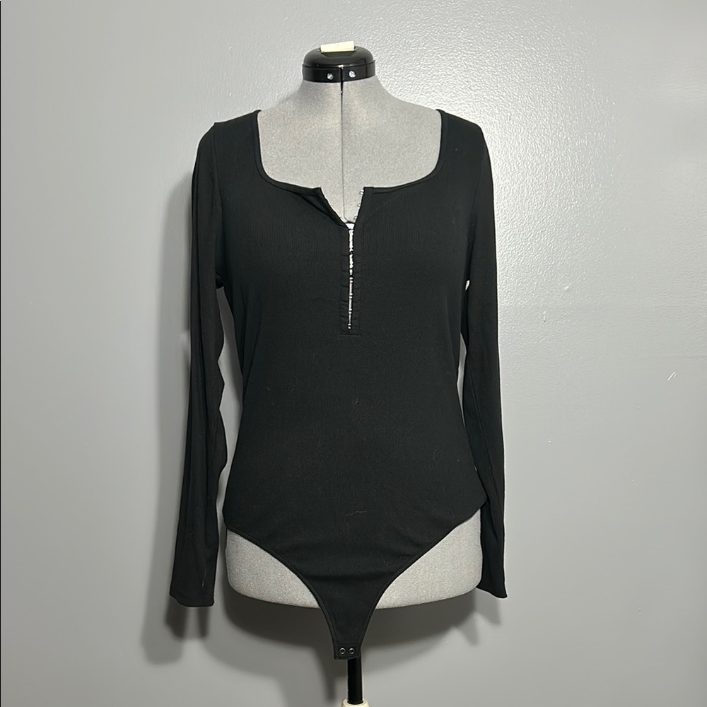 Abercrombie & Fitch Black Fitted Buttoned Bodysuit